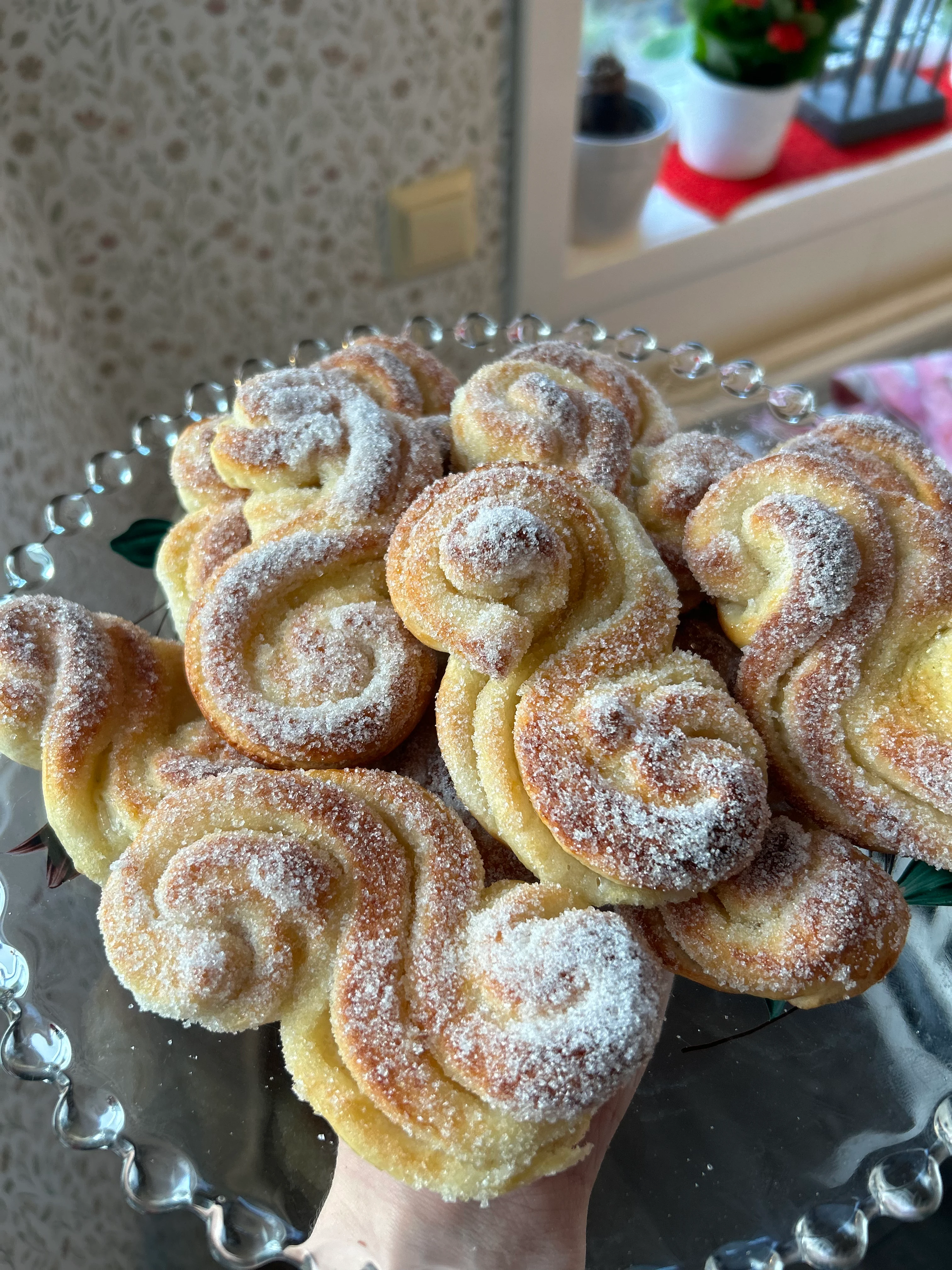 Lussebullar fyllda med vaniljkräm