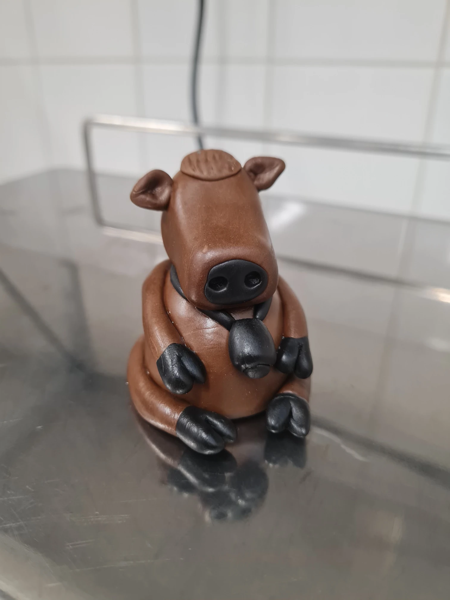 Tårtdekoration som ser ut som ser ut som en kossa